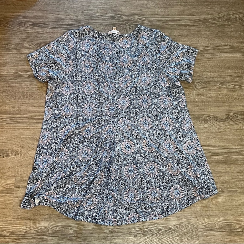 philosophy Women's Size 2X Blue Floral Short Sleeve Tunic Top - Picture 7 of 9